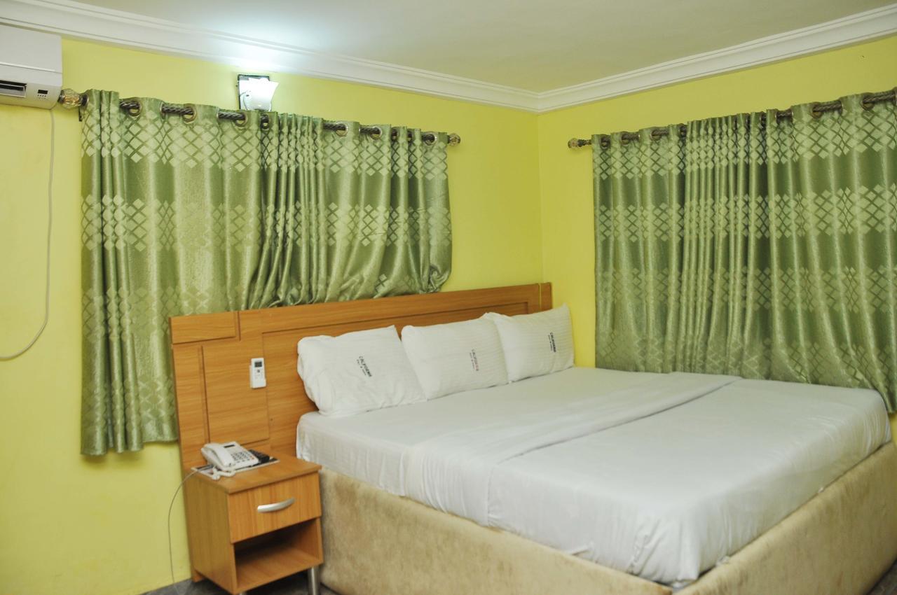 California Garden, Hotel & Suites Onitsha  Екстер'єр фото